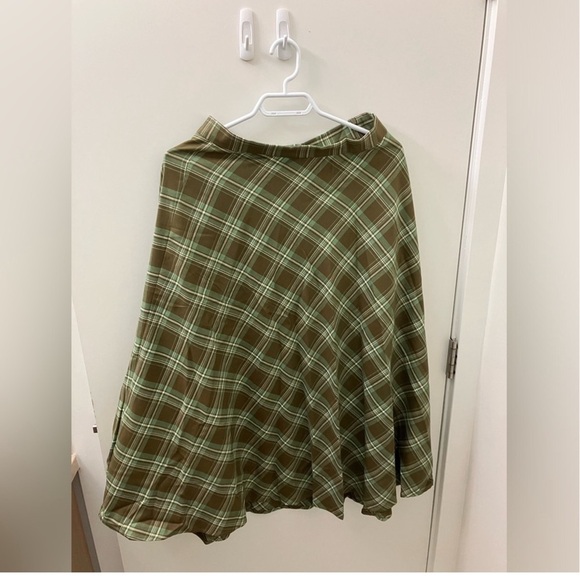 Cute plaid midi skirt NWOT - Picture 3 of 3